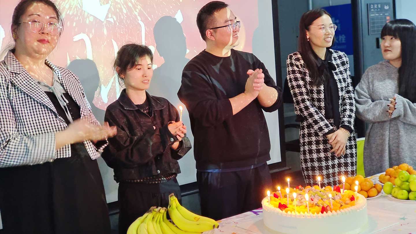 2024年1月份專屬托普仕留學(xué)小伙伴們的生日會