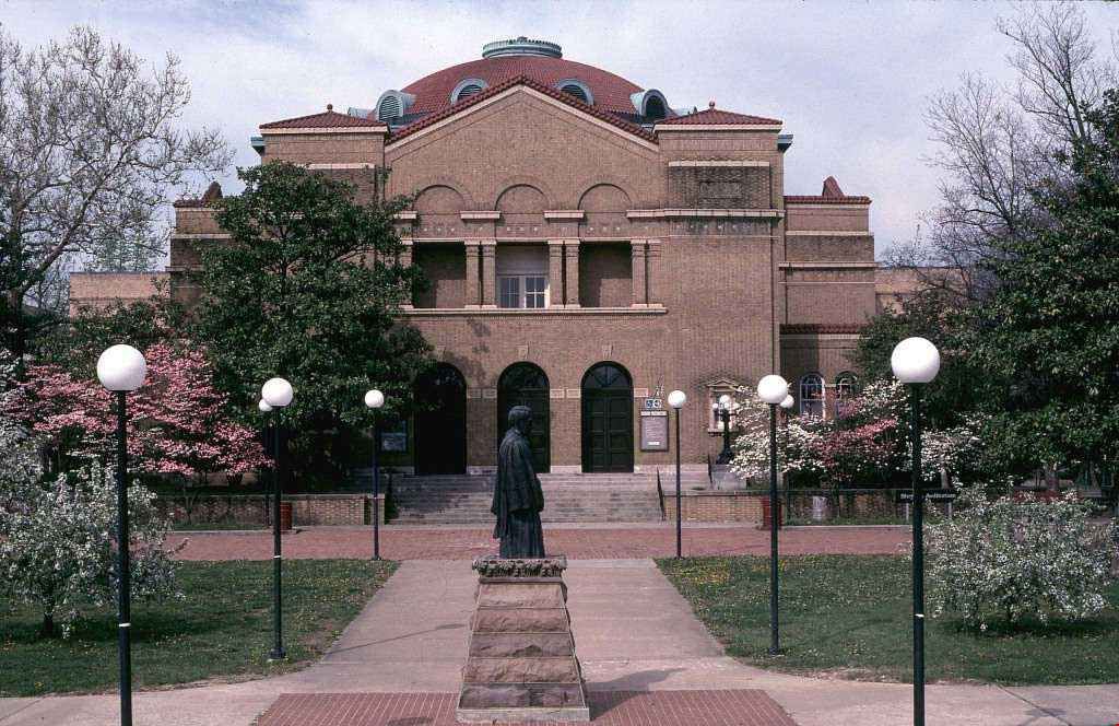 南伊利諾伊大學(xué).jpg