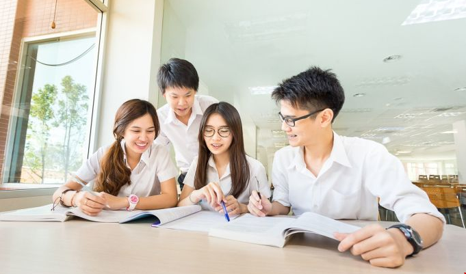 為何美國留學(xué)比英國貴，還是很多人選擇到美國留學(xué)呢?
