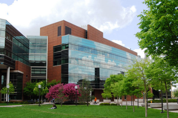 美國大學(xué)universit和college一樣嗎？差別原來這么大！.png