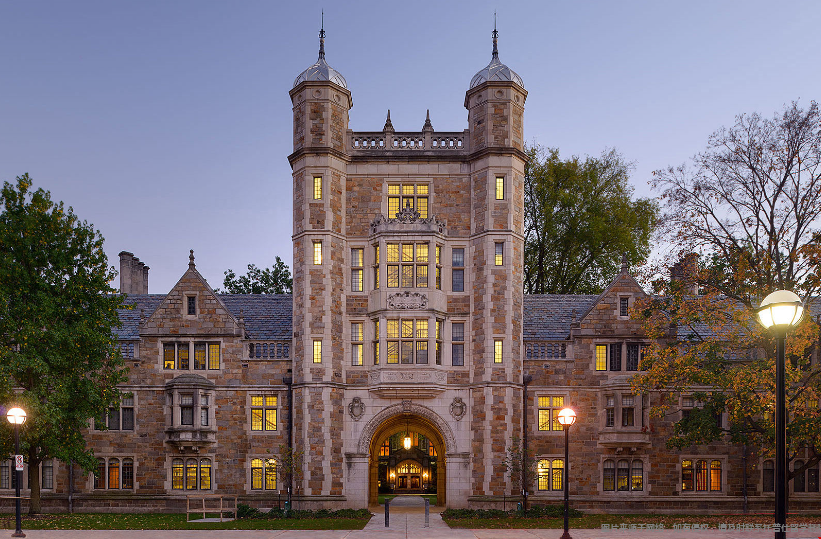 密歇根大學安娜堡分校.png